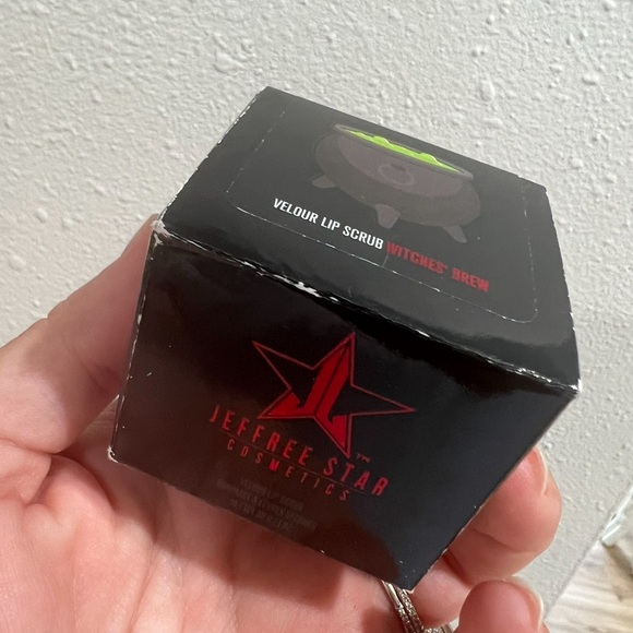 NEW NIB Jeffree Star Cosmetics Witches Brew Velour Lip Scrub Halloween - Picture 1 of 1